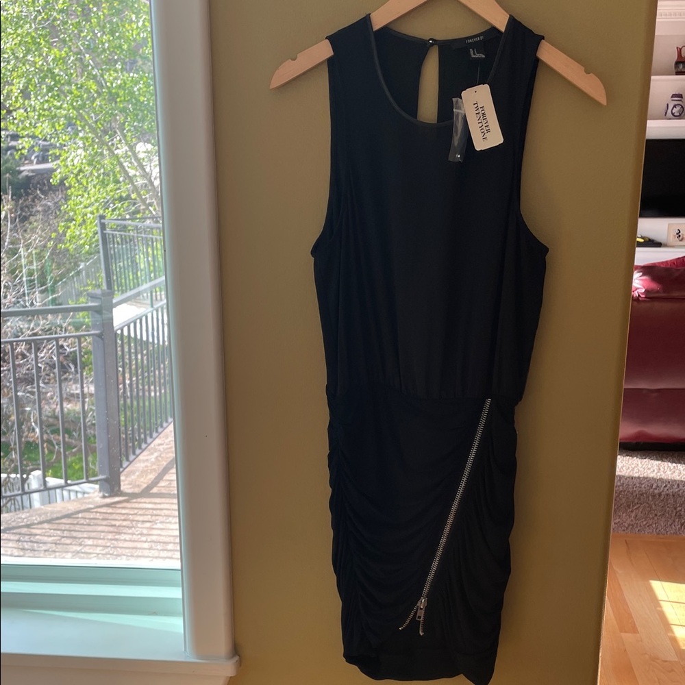 NWT Forever 21 Black Sleeveless Ruched Zip-Accent Midi Dress